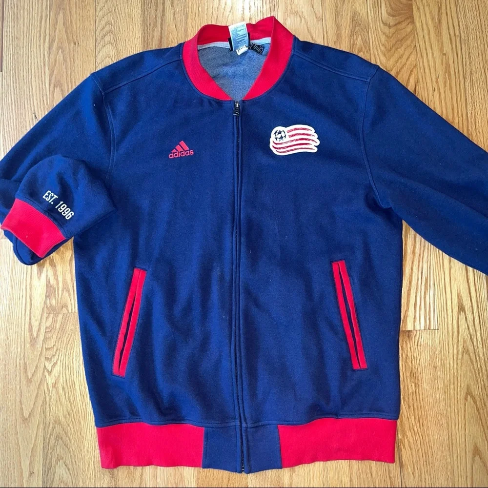 Tracksuit - Picture 1 of 2